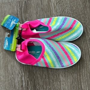Speedo Kids Water Shoes - Pink and colored striped size
L 9-10